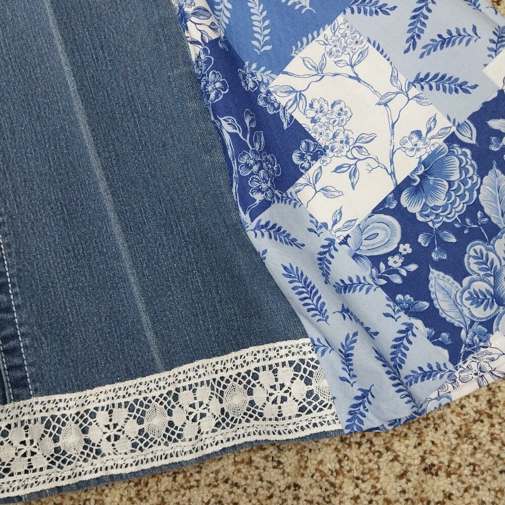 3459 Size 6 VGS Upcycled Bell-Bottoms in Blue and White Print. - Picture 2 of 5